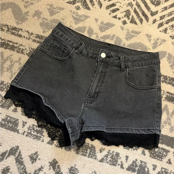 Black Goth Lace Hem Denim Shorts with Web Stitching - Picture 4 of 5